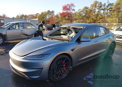 2024 Tesla Model 3 Performance All-Wheel Drive z USA, uszkodzony, nr VIN 5YJ3E1ET1RF871916